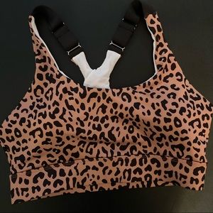 NWOT Animal 🐆Print SzL Sports Bra 🐆